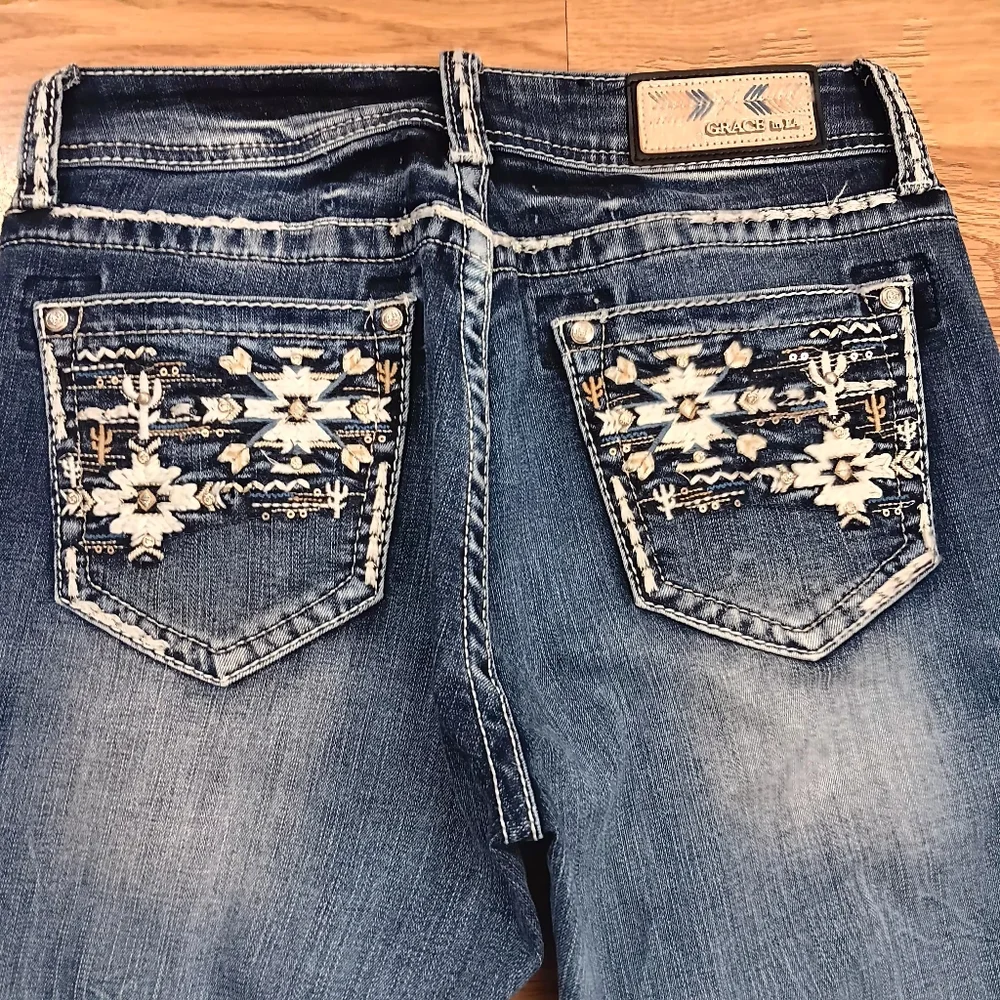 Grace in LA Embroidered Jeans - Picture 5 of 12